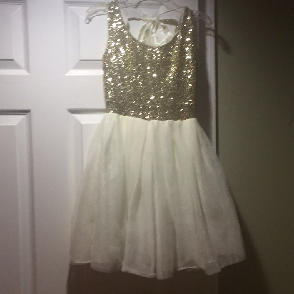 Size 1/2 juniors. Sequin top. Keyhole back